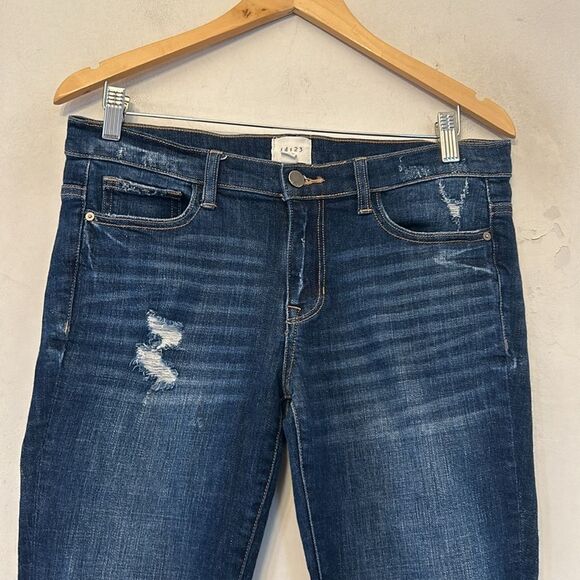 Id : 23 distressed denim jeans Size 28 EUC - Picture 4 of 9